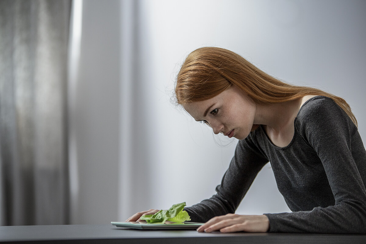 woman wonders do I have an eating disorder