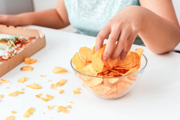 woman struggles with signs of binge eating