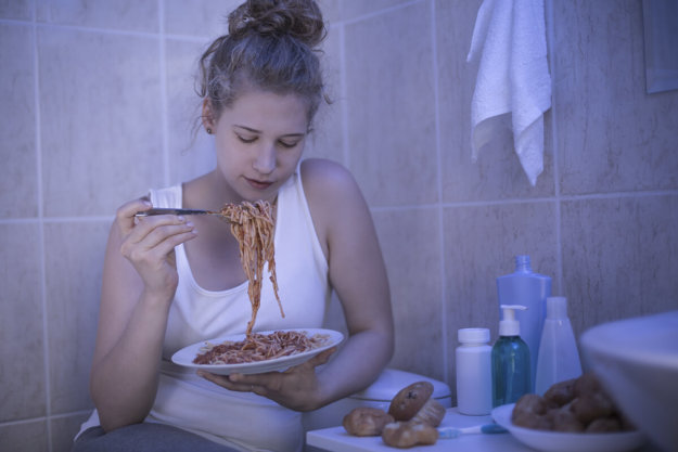 what is binging and puring (1) woman struggles with binging and purging